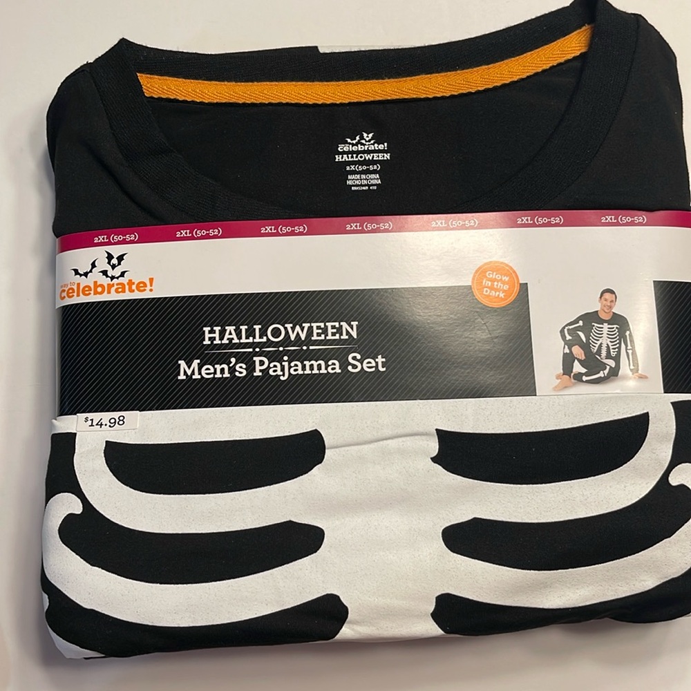 Men’s pajamas size 2X Glow in the dark Halloween Pajamas.